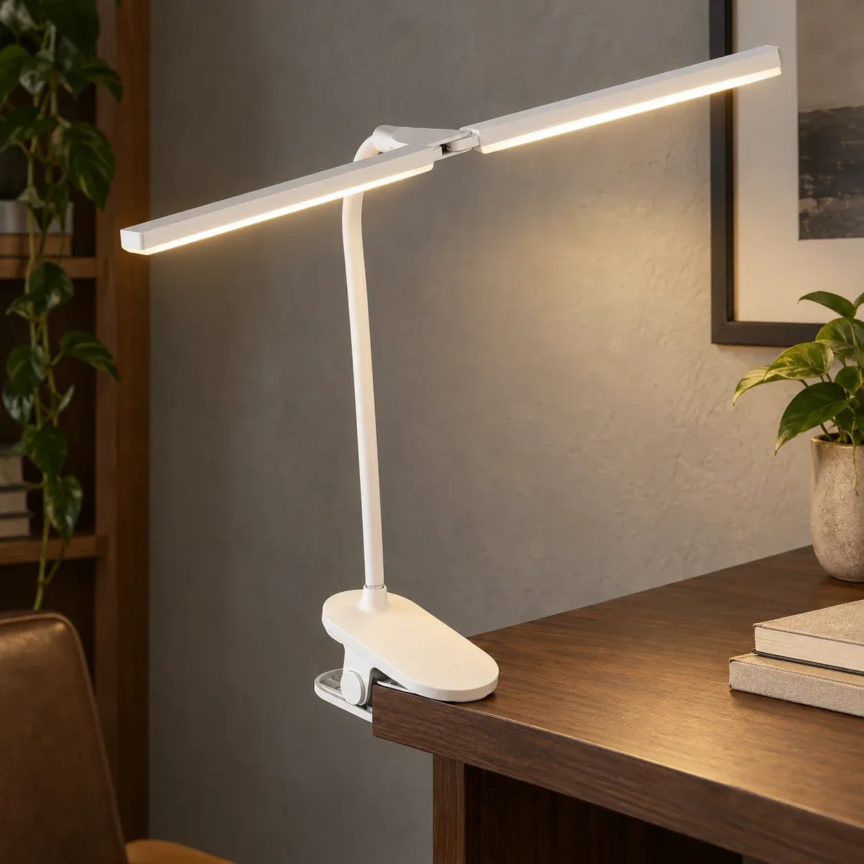 Hawthorne Clip Light — photograph 2