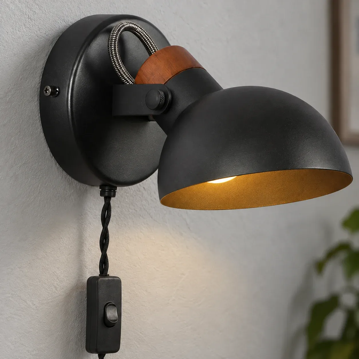 Woodford Dome Reading Light - Black detail view