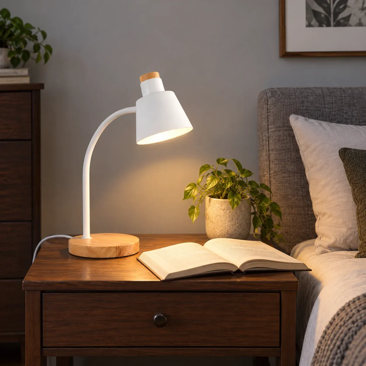 Greystone Curved Desk Lamp — photograph 1
