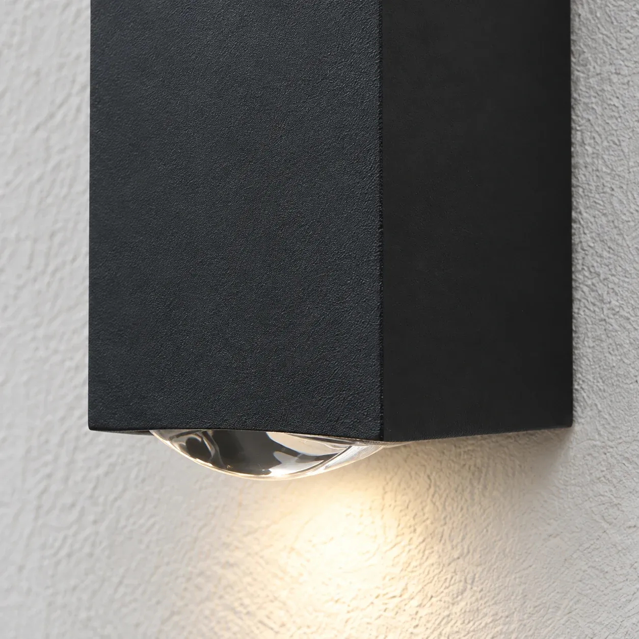 Mistwood Beam Wall Light — photograph 3