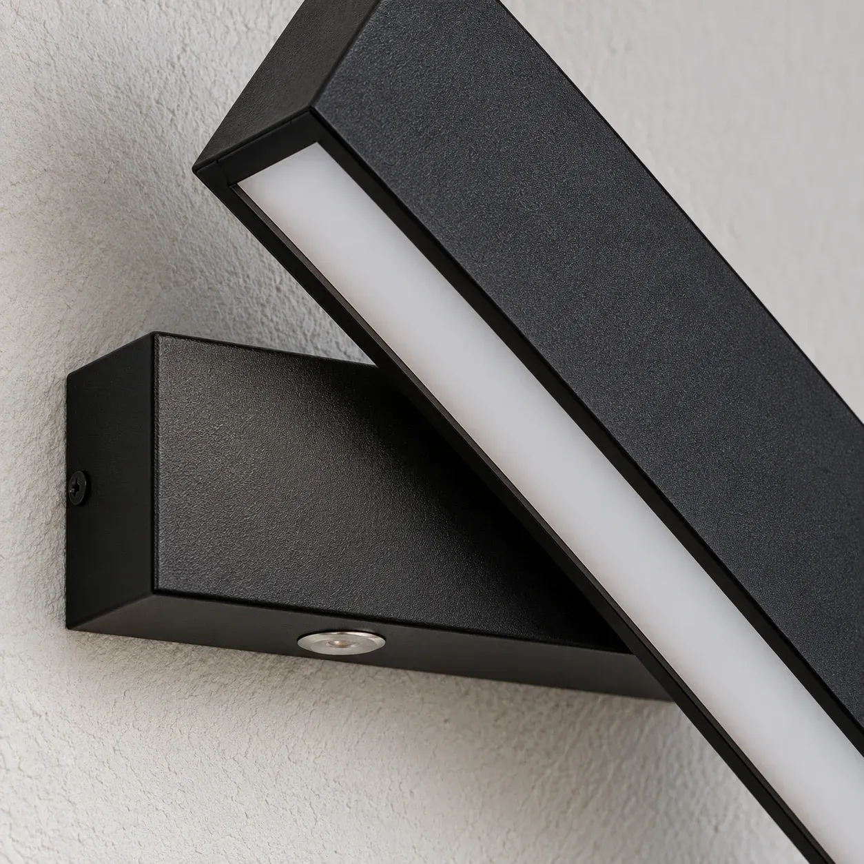 Black Bar LED Wall Light — photograph 3